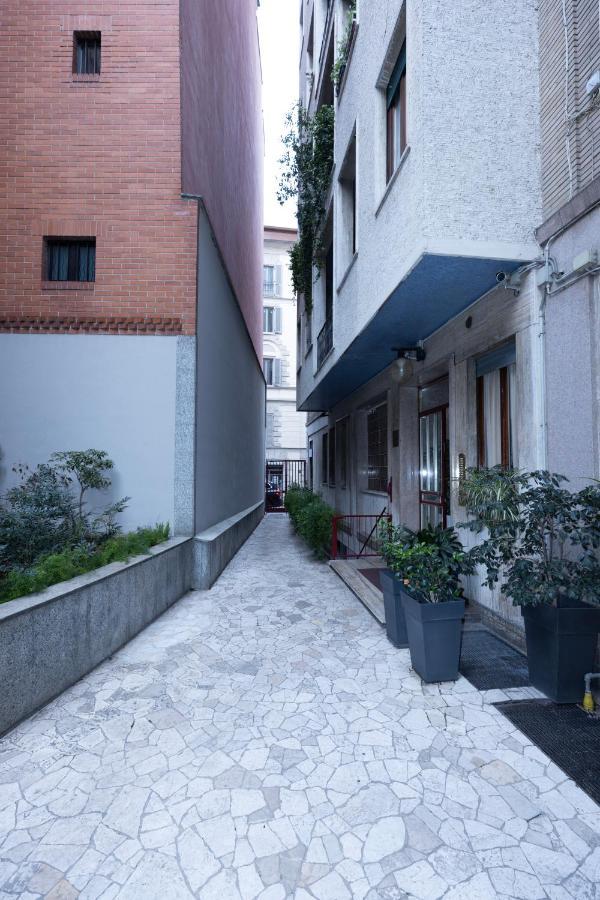 Milan Flat 5 Min From Duomo With Park For Small Cars Exterior photo